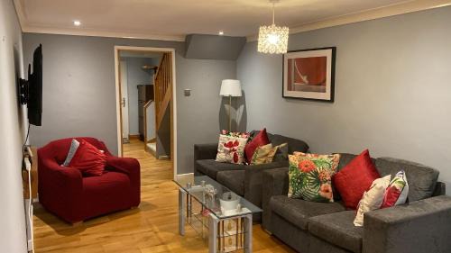Cambridge House | Warm and Homely 4 Bed house w big Garden & Parking