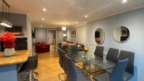 Cambridge House | Warm and Homely 4 Bed house w big Garden & Parking