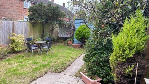 Cambridge House | Warm and Homely 4 Bed house w big Garden & Parking