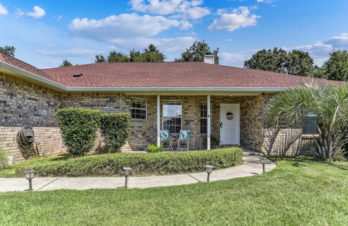 Florida Panhandle House | Warm and Inviting 4BR Home, Perfect for Families