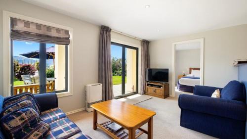 Wanaka Apartment | Warm and spacious 2 bedroom, downstairs apartment