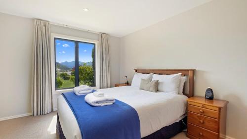 Wanaka Apartment | Warm and spacious 2 bedroom, downstairs apartment
