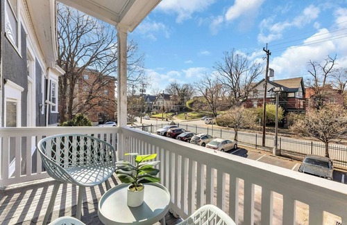 Walnut Hills Apartment | Warm and Spacious 2 Bedroom near Eden Park