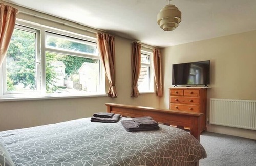 Turnchapel House | Warm and Spacious 4BD Family Retreat with Garden