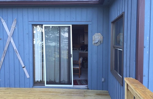 South Mountain Ski Chalet | Warm and welcoming chalet with spectactular mountain views in Snowshoe Resort
