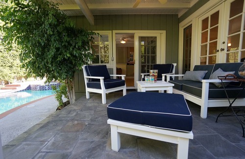 Studio City House | Warm California Retreat with Brand New Kitchen ideally Situated!