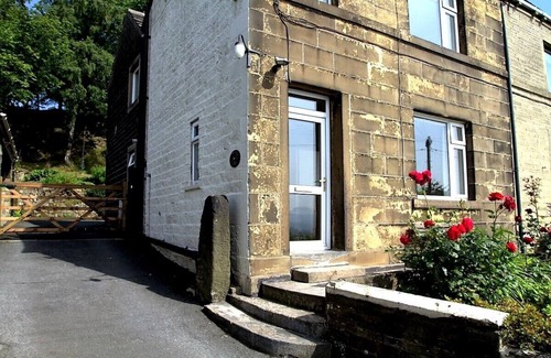 Halifax House | Warm comfortable 4 star cottage in Pennine Yorkshire. Halifax