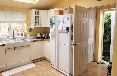 Cheltenham House | Warm & Cosy Home with Parking, Full of Character