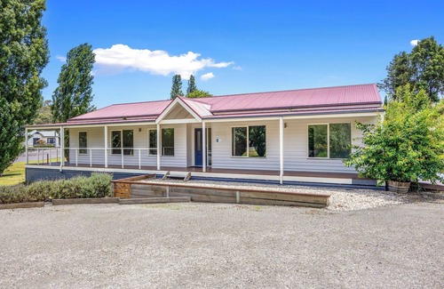 Buxton House | Warm Country Side Home