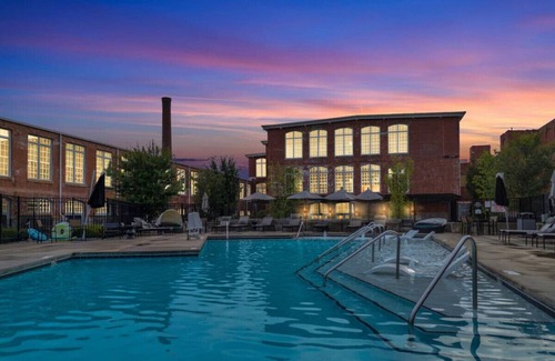 Judson Apartment | Warm, Cozy 2BD | Pool | Gym | Central!