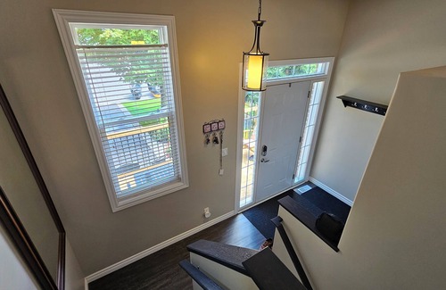 Rideau Heights House | Warm Cozy 3 Bedroom Unit - Amazing Location