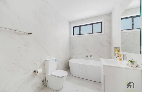 Airds House | Warm&cozy 5 Bedrooms at Airds