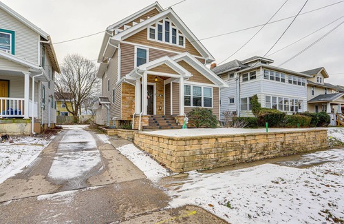 Mansfield House | Warm & Cozy Mansfield Home: Deck, Gas Fire Table!