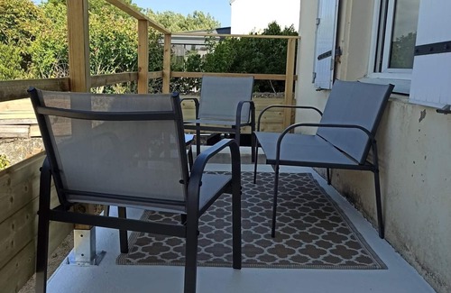 Groix House | Warm, family home ideally located.