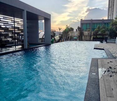 Bukit Indah Apartment | Warm home skytrees beautiful hills