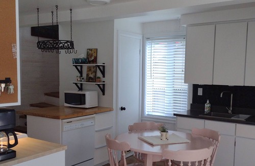 Breakeyville Cottage | Warm house in a peaceful area