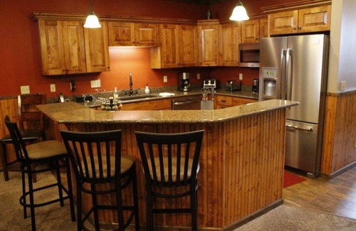 Snowshoe House | Warm & Inviting 7BR with Gaming Den by RedAwning