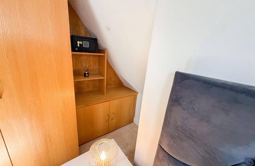 Hoxton House | Warm Little Venice 4-bedroom House - free Parking