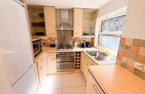 Hoxton House | Warm Little Venice 4-bedroom House - free Parking