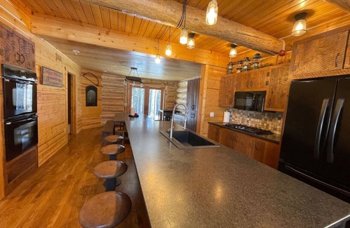 Dubois Cabin | Warm Springs Lodge on Union Pass Near Yellowstone