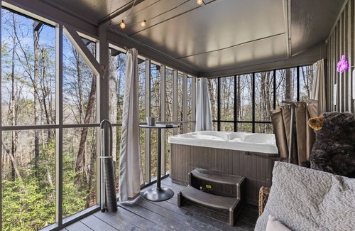 Cashes Valley Cabin | Warm & Welcoming Blue Ridge Retreat Hot Tub & Firepit Near Downtown