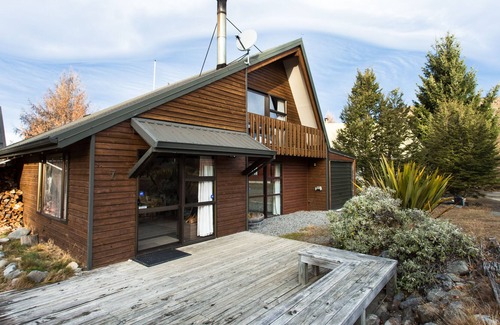 Castle Hill Ski Chalet | Warmest home in the village - stunning mountain views!