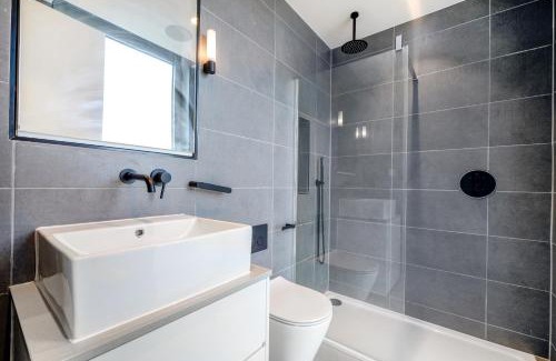 Dudden Hill Apartment | Warmly Relaxed Apart, 5beds, 5mins walk to tube station, 10mins to Westend, Ctral London