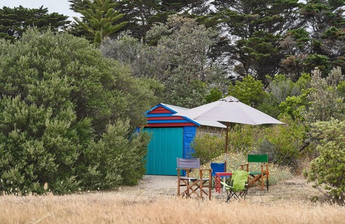 Rosebud House | Warraburra Beach Shack Rosebud, 2 bedroom. 1 NIGHT FREE!* - Enjoy your own beach box on holiday!