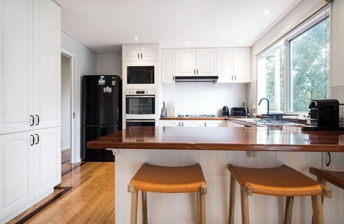Rosebud House | Warrain Retreat A Spacious Beachside Lifestyle