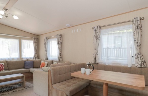 New Forest District Cabin | WARREN PARK 45, family friendly, with pool in Downton, Hampshire