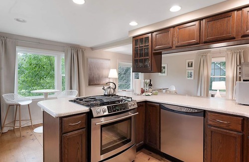 Cornwall Bridge Cottage | WARREN PoshPadsCT "MELIUS 1BR+Sofa Bed COTTAGE" Ski Mohawk-5Mi!,2Hrs NYC,Tennis