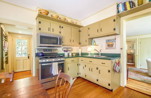 Warren Cottage | Warren Vacation Rental ~ 3 Mi to Sugarbush Resort!