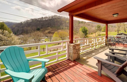 Warrensville House | Warrensville Home: Deck, Fire Pit & Mountain Views