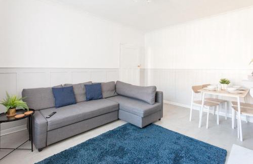Warrington House | Warrington House, driveway parking & WiFi!