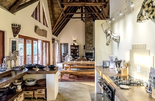 Bela-Bela House | Warthog Lodge – Mabalingwe Game Reserve – Luxury, Self-Catering Safari Getaway