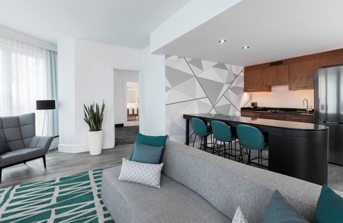 Downtown Montreal Apartment | Warwick Le Crystal - Montréal