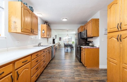 Cottonwood Heights House | Wasatch Cottage-HotTub, PoolTable, Skier`s Dream!