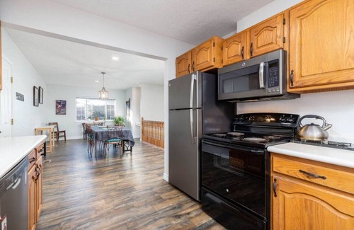 Cottonwood Heights House | Wasatch Cottage-HotTub, PoolTable, Skier`s Dream!