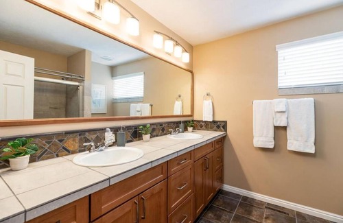 Cottonwood Heights Villa | Wasatch Retreat - Pool Table, Ping Pong, & Arcade!