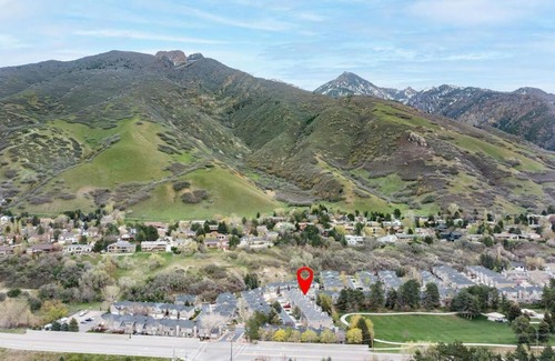 Cottonwood Heights Villa | Wasatch Retreat - Pool Table, Ping Pong, & Arcade!