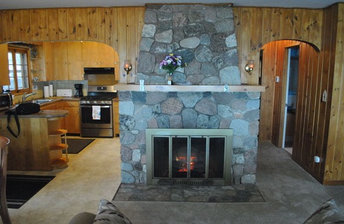 Washburn House | Washburn Beach House. Private Beach, 11.6 Miles from Bayfield!