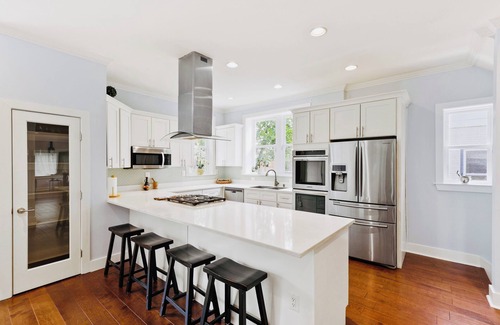 Takoma House | Washington DC Retreat! Elegant, Sunlit, Renovated Open-Plan Home