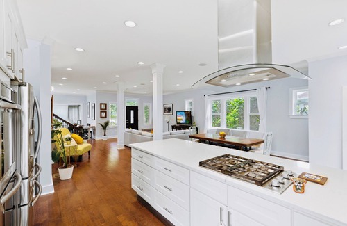 Takoma House | Washington DC Retreat! Elegant, Sunlit, Renovated Open-Plan Home