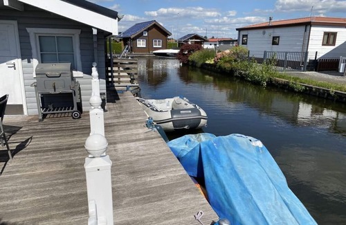 Lemmer Ski Chalet | Wasservogel B14 Comfortable holiday residence