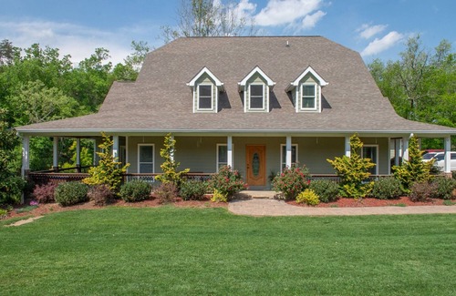 Johnson City House | Watauga Riverbend Retreat