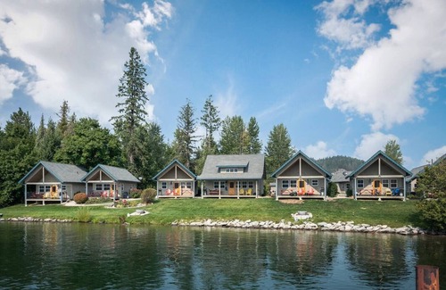 Dover Bay House | Watch golden sunsets and unwind in style at this romantic lakefront bungalow on Lake Pend Oreille