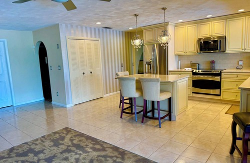 Caloosahatchee House | Watch the Boats go by on your Spectacular Wide Open Gulf Access View