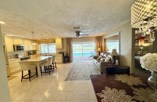 Caloosahatchee House | Watch the Boats go by on your Spectacular Wide Open Gulf Access View