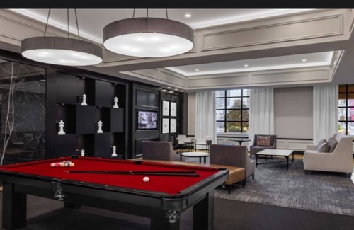 Las Vegas Resort | Watch the Vegas F1 race from your room or just step outside this gorgeous resort