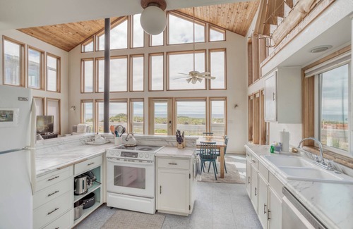 Yachats House | Watch the Waves Crash from this Ocean View, Dog-Friendly Home!